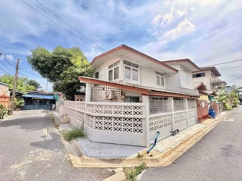 3-BR House, Bangkok, Wang Thonglang, Bangkok, 3 Bedrooms, 150 sqm, Single Detached House For Sale, by Komkrit Arunvessased, 500466645 - DDproperty.com