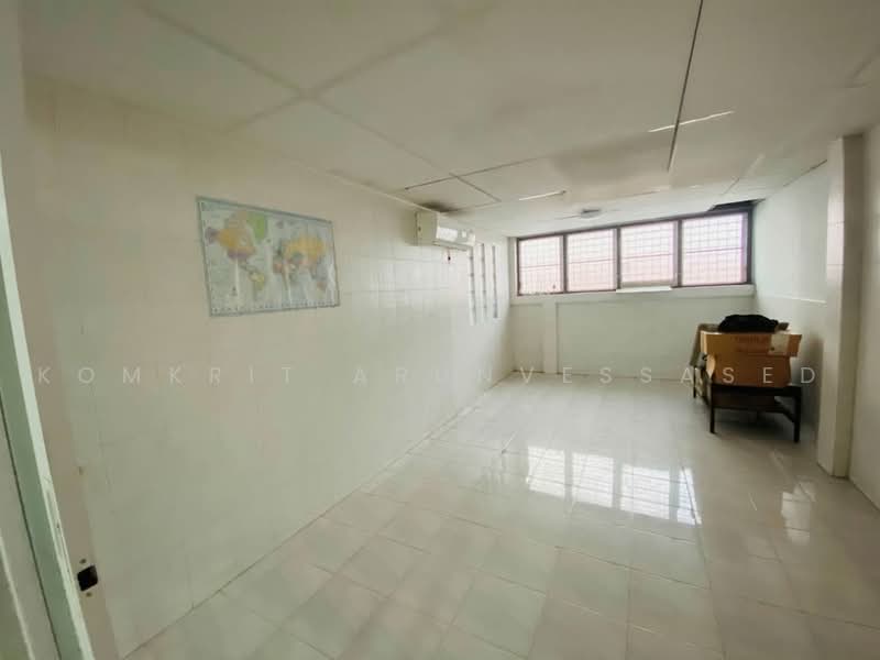 3-BR House, Bangkok, Wang Thonglang, Bangkok, 3 Bedrooms, 150 sqm, Single Detached House For Sale, by Komkrit Arunvessased, 500466645 - DDproperty.com