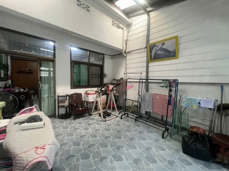 ทาวน์เฮ้าส์ 3-ห้องนอน, กรุงเทพ, ประเวศ, กรุงเทพ, 150 ตร.ม., ทาวน์เฮ้าส์ ขาย, โดย Komkrit Arunvessased, 500466656 - DDproperty.com