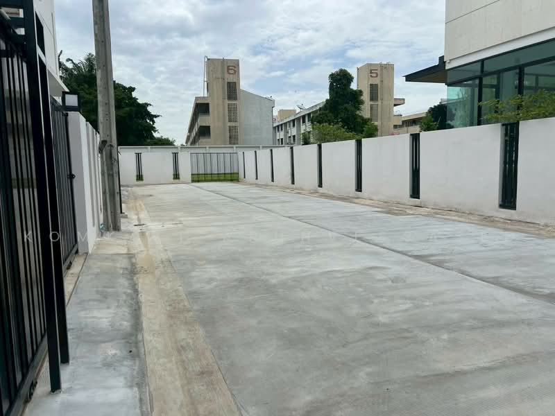 The Master Ekkamai-Ramintra, Bangkok, Soi Ramintra 39, Tha Rang, Bang Khen, Bangkok, 4 Bedrooms, 419 sqm, Single Detached House For Rent, by Komkrit Arunvessased, 500466660 - DDproperty.com