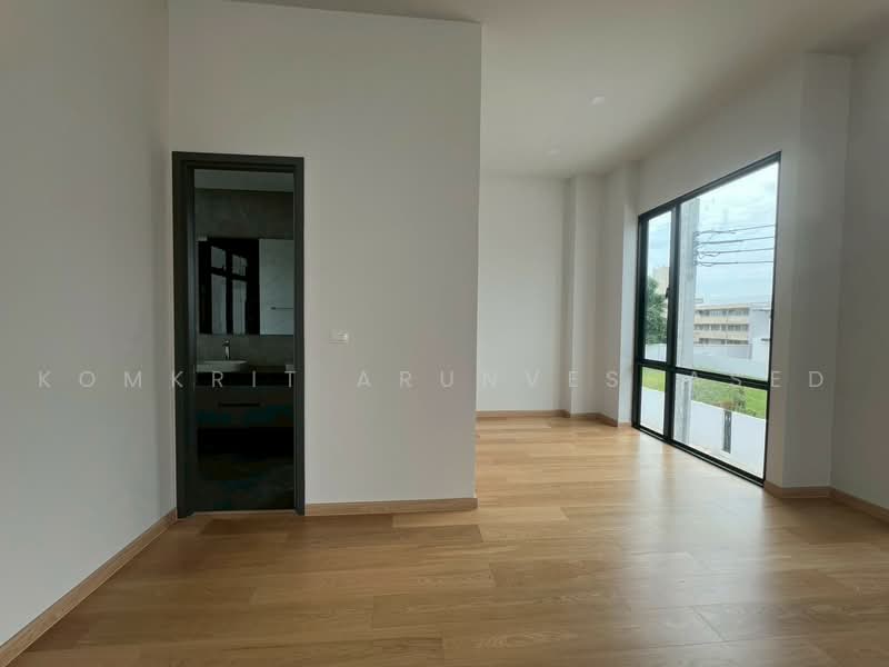 The Master Ekkamai-Ramintra, Bangkok, Soi Ramintra 39, Tha Rang, Bang Khen, Bangkok, 4 Bedrooms, 419 sqm, Single Detached House For Rent, by Komkrit Arunvessased, 500466660 - DDproperty.com