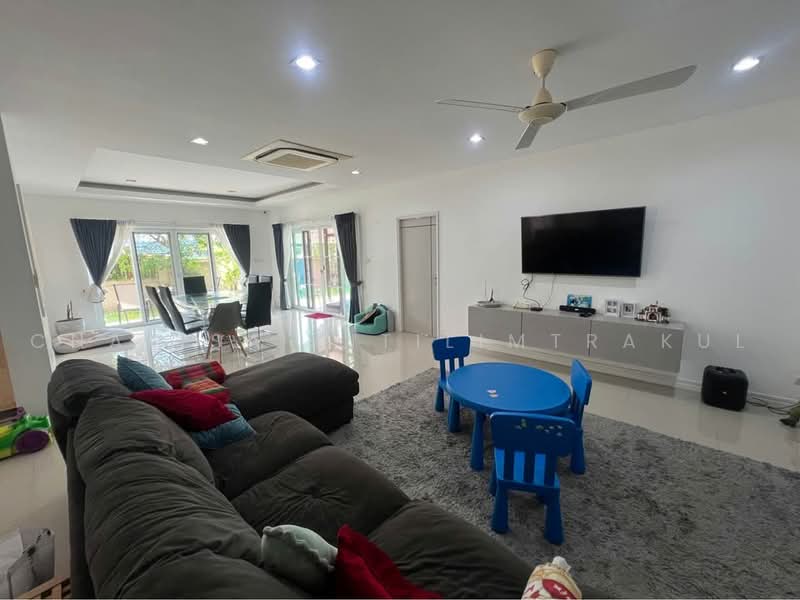 undefined, Chon Buri (Pattaya), Poong, Bang Lamung (Pattaya), Chon Buri (Pattaya), 5 Bedrooms, 270 sqm, Villa For Rent, by Chalisa Kitilimtrakul, 500466678 - DDproperty.com