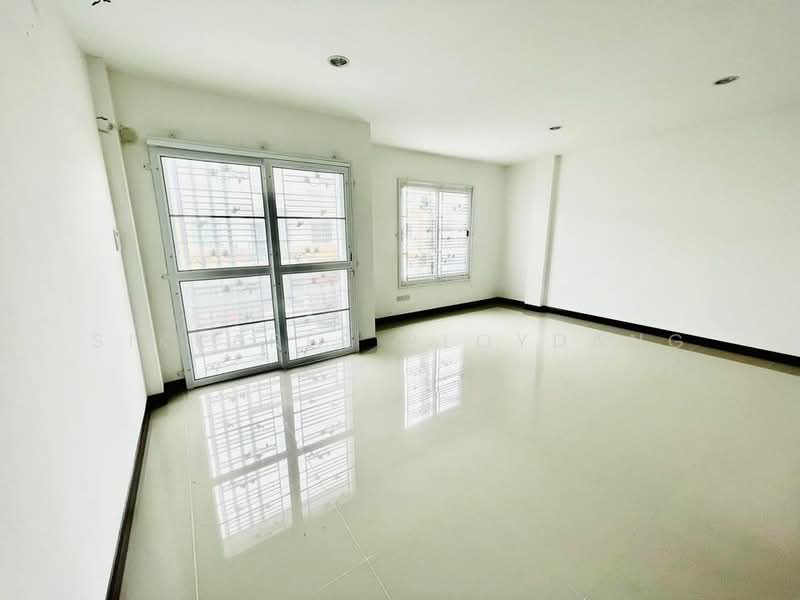 3-BR Townhouse, Chon Buri (Pattaya), Ban Bung, Chon Buri (Pattaya), 3 Bedrooms, 150 sqm, Townhouse For Sale, by Sikkares Ploydang, 500466680 - DDproperty.com