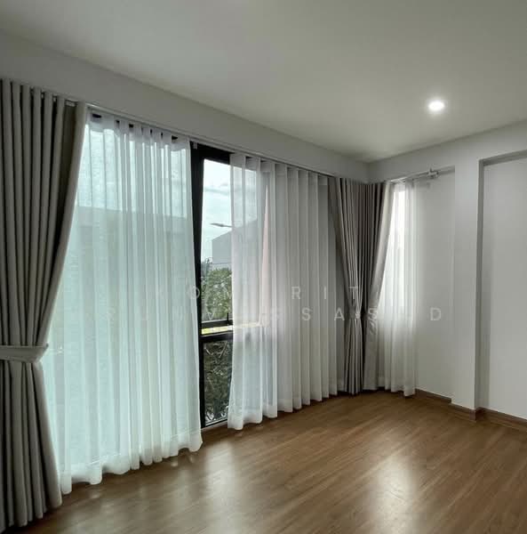 Baan Klang Muang The Edition Sukhumvit-Onnut, Bangkok, Soi On Nut, Prawet, Bangkok, 3 Bedrooms, 153 sqm, Semi-Detached House (Twin House) For Sale, by Komkrit Arunvessased, 500466699 - DDproperty.com