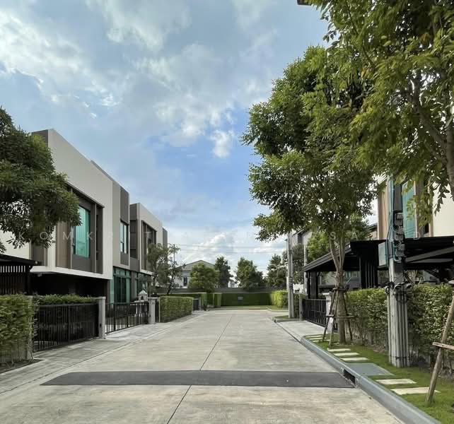 Baan Klang Muang The Edition Sukhumvit-Onnut, Bangkok, Soi On Nut, Prawet, Bangkok, 3 Bedrooms, 153 sqm, Semi-Detached House (Twin House) For Sale, by Komkrit Arunvessased, 500466699 - DDproperty.com