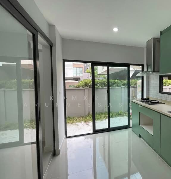 Baan Klang Muang The Edition Sukhumvit-Onnut, Bangkok, Soi On Nut, Prawet, Bangkok, 3 Bedrooms, 153 sqm, Semi-Detached House (Twin House) For Sale, by Komkrit Arunvessased, 500466699 - DDproperty.com