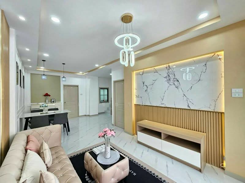 House for sale – Newly renovated townhouse! Sri Prajak 7 Village, Sai Noi (the back of the house ove, Nonthaburi, Bang Bua Thong, Nonthaburi, 4 Bedrooms, 110 sqm, Townhouse For Sale, by Chanisa Weschayasompitak, 500466826 - DDproperty.com