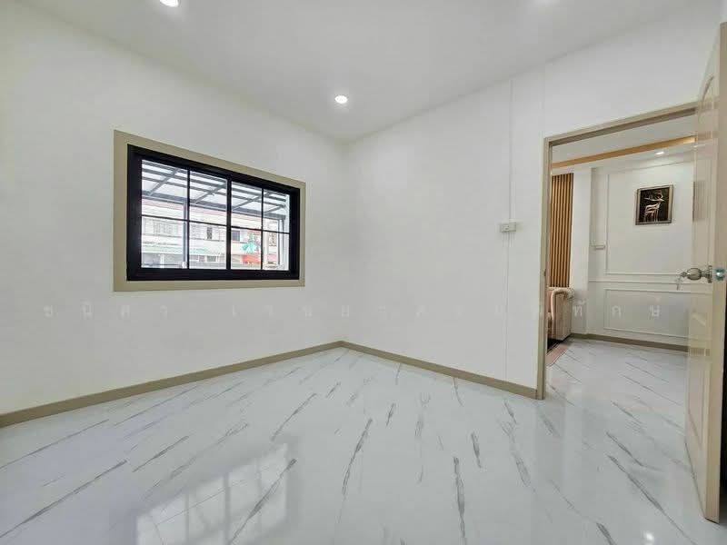 House for sale – Newly renovated townhouse! Sri Prajak 7 Village, Sai Noi (the back of the house ove, Nonthaburi, Bang Bua Thong, Nonthaburi, 4 Bedrooms, 110 sqm, Townhouse For Sale, by Chanisa Weschayasompitak, 500466826 - DDproperty.com