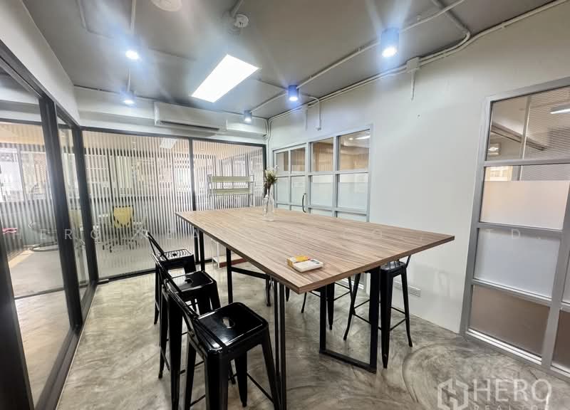 For Rent Office Space 80 sqm near BTS Saint Louis, Bang Rak Bangkok HRE01165, Bangkok, Silom, Bang Rak, Bangkok, , 80 sqm, Office Space For Rent, by Hero Realtor Co., Ltd., 500466887 - DDproperty.com