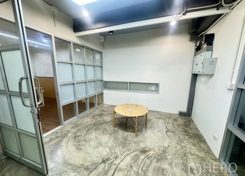 For Rent Office Space 80 sqm near BTS Saint Louis, Bang Rak Bangkok HRE01165, Bangkok, Silom, Bang Rak, Bangkok, , 80 sqm, Office Space For Rent, by Hero Realtor Co., Ltd., 500466887 - DDproperty.com