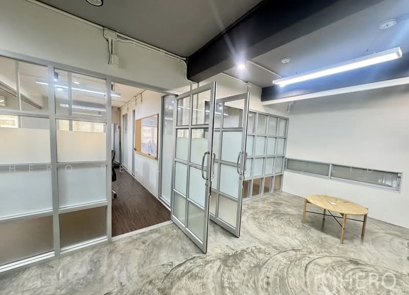 For Rent Office Space 80 sqm near BTS Saint Louis, Bang Rak Bangkok HRE01165, กรุงเทพ, สีลม, บางรัก, กรุงเทพ, 80 ตร.ม., สำนักงาน ให้เช่า, โดย Hero Realtor Co., Ltd., 500466887 - DDproperty.com