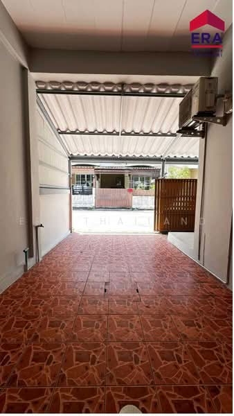 ขายทาวน์เฮ้าส์2ชั้น หมู่บ้านเดอะพลัส ศรีราชา ใกล้ถนนใหญ่ (HL-37715), Chon Buri (Pattaya), Surasak, Si Racha, Chon Buri (Pattaya), 3 Bedrooms, 80 sqm, Townhouse For Sale, by ERA Thailand, 500466944 - DDproperty.com