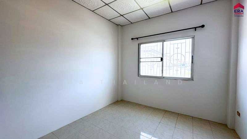 ขายทาวน์เฮ้าส์2ชั้น หมู่บ้านเดอะพลัส ศรีราชา ใกล้ถนนใหญ่ (HL-37715), Chon Buri (Pattaya), Surasak, Si Racha, Chon Buri (Pattaya), 3 Bedrooms, 80 sqm, Townhouse For Sale, by ERA Thailand, 500466944 - DDproperty.com