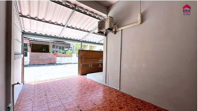 ขายทาวน์เฮ้าส์2ชั้น หมู่บ้านเดอะพลัส ศรีราชา ใกล้ถนนใหญ่ (HL-37715), Chon Buri (Pattaya), Surasak, Si Racha, Chon Buri (Pattaya), 3 Bedrooms, 80 sqm, Townhouse For Sale, by ERA Thailand, 500466944 - DDproperty.com
