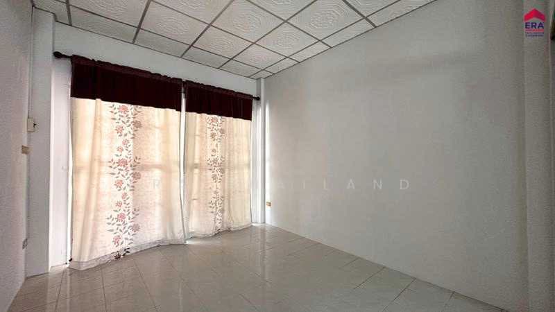 ขายทาวน์เฮ้าส์2ชั้น หมู่บ้านเดอะพลัส ศรีราชา ใกล้ถนนใหญ่ (HL-37715), Chon Buri (Pattaya), Surasak, Si Racha, Chon Buri (Pattaya), 3 Bedrooms, 80 sqm, Townhouse For Sale, by ERA Thailand, 500466944 - DDproperty.com