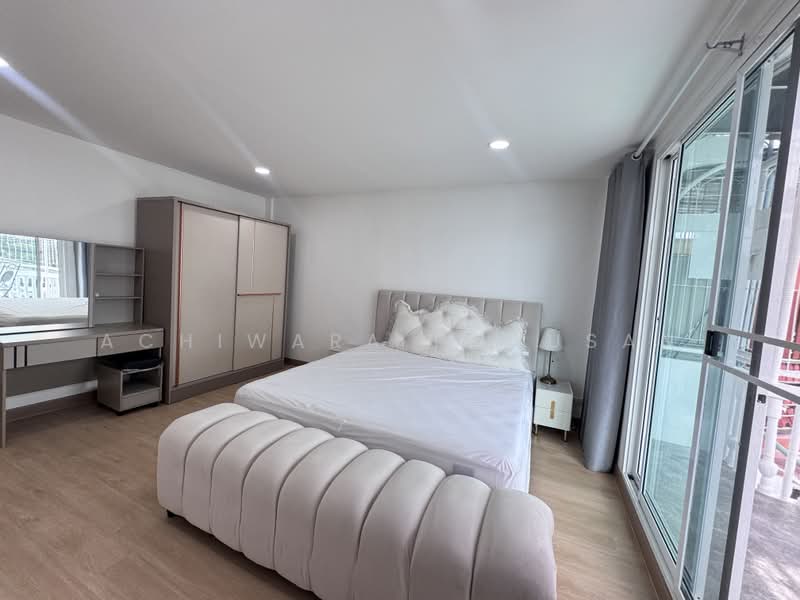 House Huai Khwang For Rent, Bangkok, Huai Khwang, Bangkok, 5 Bedrooms, 300 sqm, Townhouse For Rent, by Achiwara Panusan, 500466988 - DDproperty.com