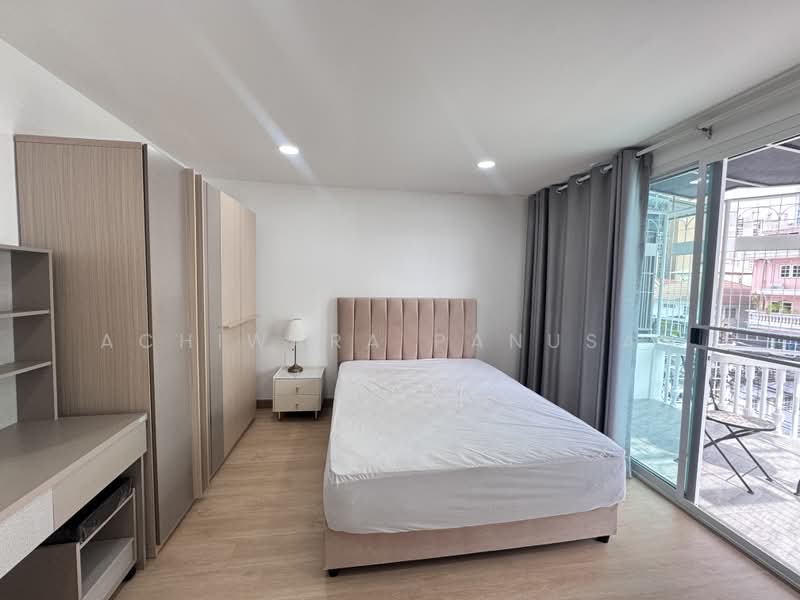 House Huai Khwang For Rent, Bangkok, Huai Khwang, Bangkok, 5 Bedrooms, 300 sqm, Townhouse For Rent, by Achiwara Panusan, 500466988 - DDproperty.com