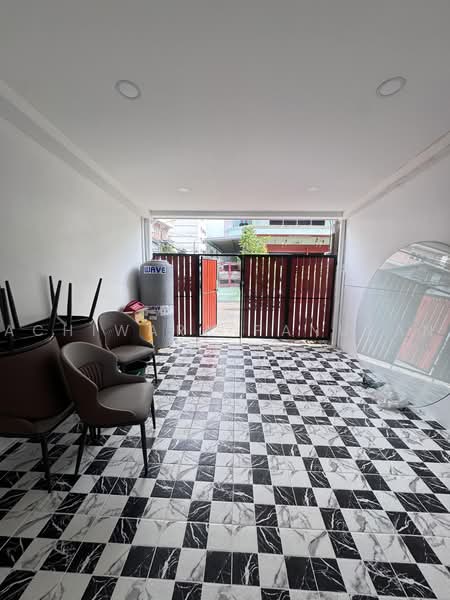 House Huai Khwang For Rent, Bangkok, Huai Khwang, Bangkok, 5 Bedrooms, 300 sqm, Townhouse For Rent, by Achiwara Panusan, 500466988 - DDproperty.com
