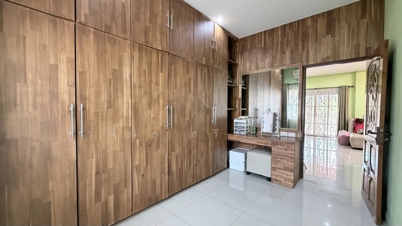 Land for Sale 10 Rai (Pink City Plan) in Na Di, Samut Sakhon with 3 Luxury Houses, Samut Sakhon, Na Di, Muang Samut Sakhon, Samut Sakhon, , 16,000 sqm, Land For Sale, by สุวพันธุ์ ศรีสังข์สุข, 500467036 - DDproperty.com