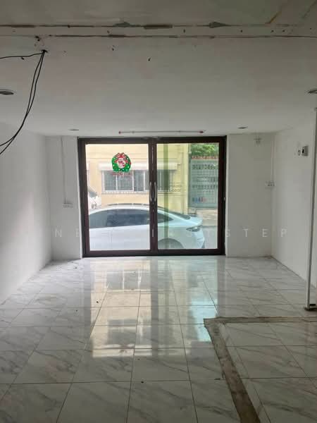 4.5-Storey Corner Commercial Shophouse, Corner Unit, Main Roadfront, Highly Visible, On Nut 41, Bangkok, Suan Luang, Suan Luang, Bangkok, , 450 sqm, Shophouse For Rent, by LINE @firststep, 500467107 - DDproperty.com