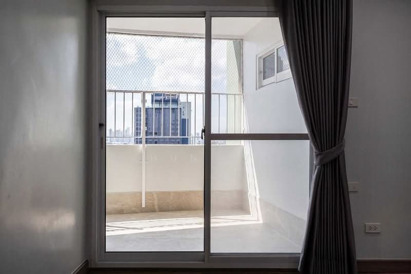 Fifty Fifth Tower, Bangkok, 84 Soi Sukhumvit 55, Sukhumvit Road, Khlong Tan Nua, Watthana, Bangkok, 3 Bedrooms, 223 sqm, Condo For Rent, by Khun EVE, 500467126 - DDproperty.com