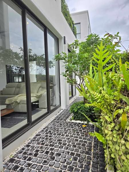 Aerie Srinakarin-Krungthepkreetha, Bangkok, Srinakarin - Romklao Road, Khlong Song Ton Nun, Lat Krabang, Bangkok, 4 Bedrooms, 390 sqm, Single Detached House For Rent, by Khun EVE, 500467164 - DDproperty.com