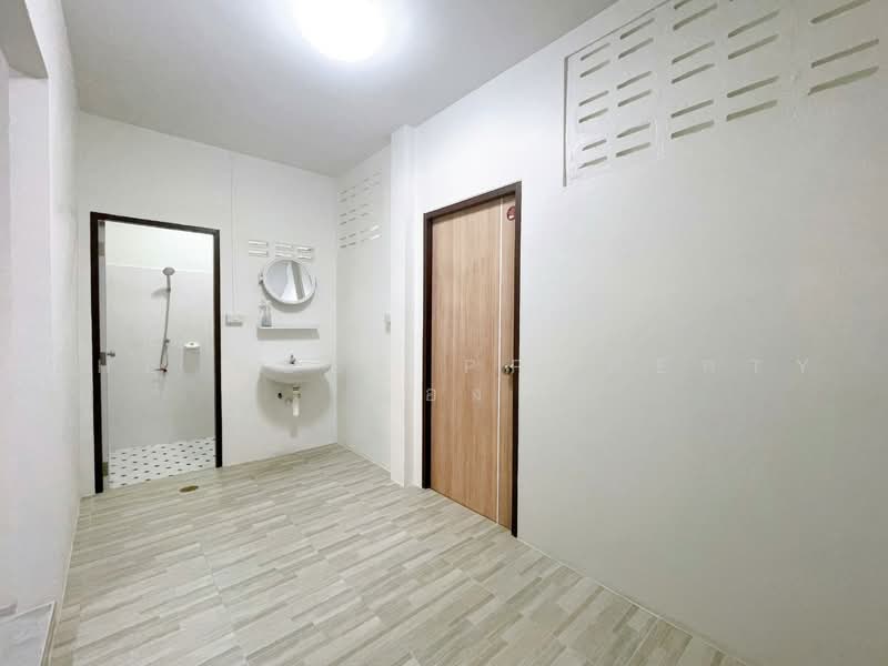 หมู่บ้านเมืองทองแลนด์แอนด์เฮ้าส์ (Muang Thong Land and House) ชลบุรี, Chon Buri (Pattaya), Nong - Kham, Si Racha, Chon Buri (Pattaya), 3 Bedrooms, 150 sqm, Townhouse For Sale, by The Best Property น้อง, 500467235 - DDproperty.com