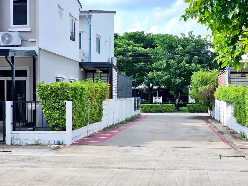 Q District Gusto Donmuang-Songprapa, Bangkok, Songprapa Road, Si Khan, Don Mueang, Bangkok, 3 Bedrooms, 108 sqm, Townhouse For Sale, by HOME Real Estate Service, 500467348 - DDproperty.com