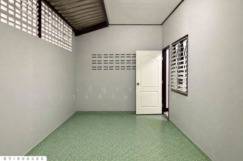 Townhouse Pruksachat Villa 2, Sriracha, Chonburi NY-095436, Chon Buri (Pattaya), Surasak, Si Racha, Chon Buri (Pattaya), 2 Bedrooms, 75 sqm, Townhouse For Sale, by Benchawarin Pakkawetppisit, 500467379 - DDproperty.com