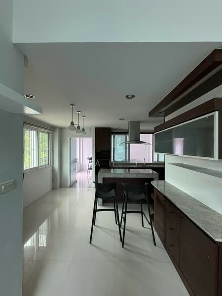 อาคารให้เช่า ลาดพร้าว รามอินทรา ทาวน์อินทาวน์ : Buildings for rent in Ladprao, Ramintra, Town in Tow, กรุงเทพ, พลับพลา, วังทองหลาง, กรุงเทพ, 800 ตร.ม., ตึกแถว-อาคารพาณิชย์ ให้เช่า, โดย TOAH T., 500467387 - DDproperty.com