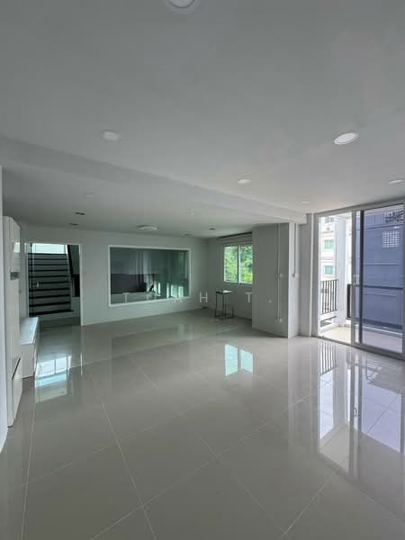 อาคารให้เช่า ลาดพร้าว รามอินทรา ทาวน์อินทาวน์ : Buildings for rent in Ladprao, Ramintra, Town in Tow, กรุงเทพ, พลับพลา, วังทองหลาง, กรุงเทพ, 800 ตร.ม., ตึกแถว-อาคารพาณิชย์ ให้เช่า, โดย TOAH T., 500467387 - DDproperty.com