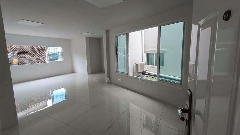 อาคารให้เช่า ลาดพร้าว รามอินทรา : Buildings for rent in Ladprao-Ramintra area, Bangkok, Lat Phrao, Bangkok, , 550 sqm, Shophouse For Rent, by TOAH T., 500467486 - DDproperty.com