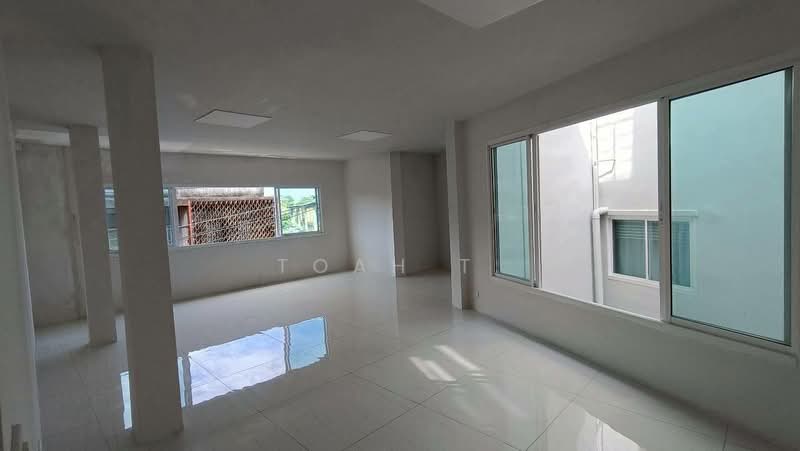 อาคารให้เช่า ลาดพร้าว รามอินทรา : Buildings for rent in Ladprao-Ramintra area, Bangkok, Lat Phrao, Bangkok, , 550 sqm, Shophouse For Rent, by TOAH T., 500467486 - DDproperty.com
