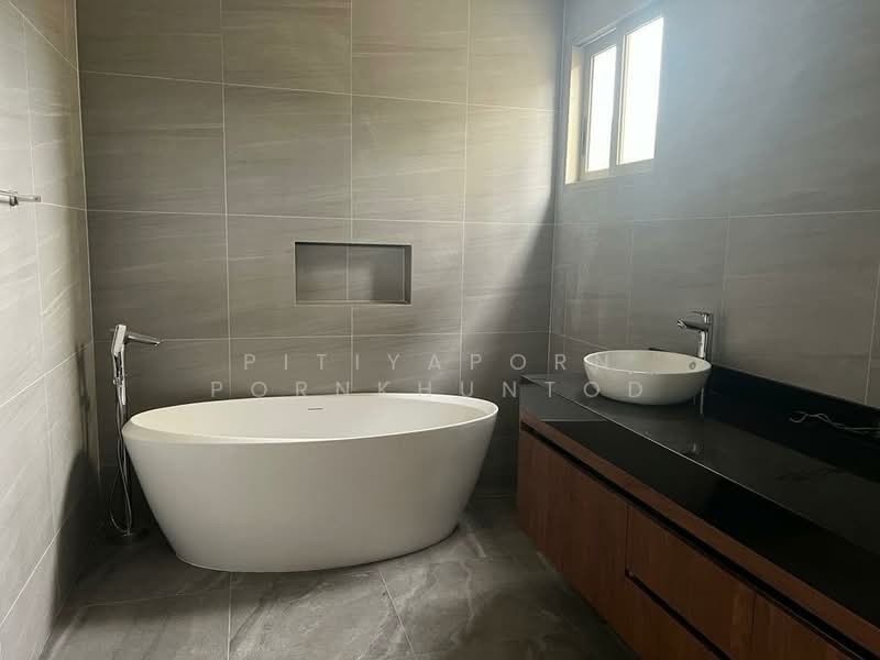 The Lake House, Phuket, 4 Soi Mittraphap, Choeng Thale, Thalang, Phuket, 4 Bedrooms, 315 sqm, Villa For Rent, by Pitiyaporn Pornkhuntod, 500467505 - DDproperty.com