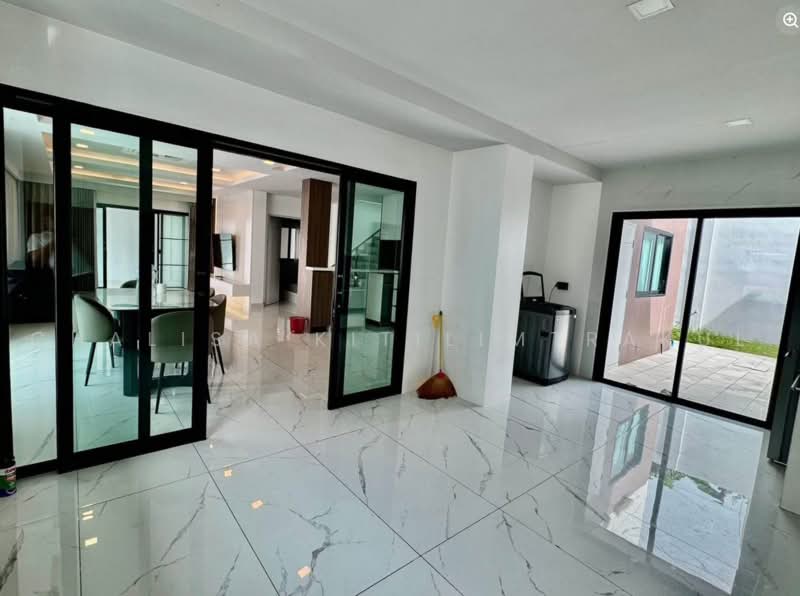 Chokchai Village 9, Chon Buri (Pattaya), Bang Lamung, Bang Lamung (Pattaya), Chon Buri (Pattaya), 5 Bedrooms, 300 sqm, Townhouse For Rent, by Chalisa Kitilimtrakul, 500467542 - DDproperty.com
