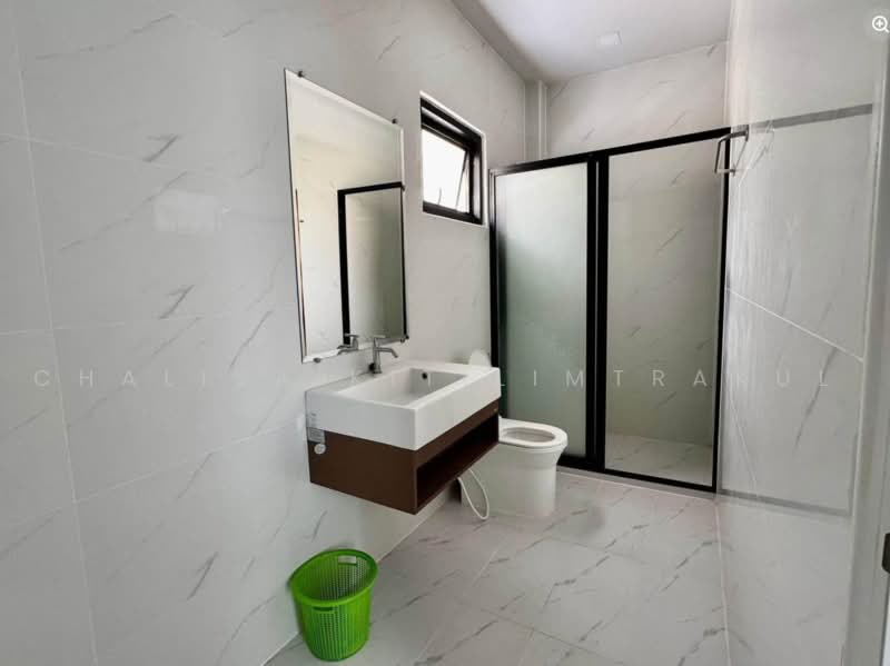 Chokchai Village 9, Chon Buri (Pattaya), Bang Lamung, Bang Lamung (Pattaya), Chon Buri (Pattaya), 5 Bedrooms, 300 sqm, Townhouse For Rent, by Chalisa Kitilimtrakul, 500467542 - DDproperty.com