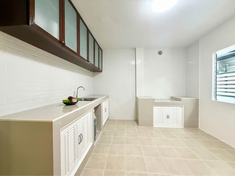 3-BR House, Bangkok, Lat Krabang, Bangkok, 3 Bedrooms, 204 sqm, Single Detached House For Sale, by Komkrit Arunvessased, 500467644 - DDproperty.com