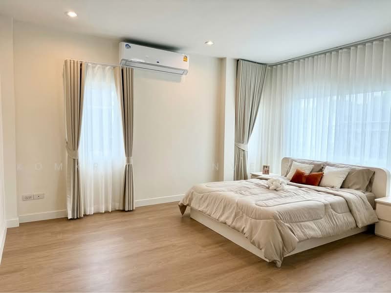 3-BR House, Bangkok, Lat Krabang, Bangkok, 3 Bedrooms, 204 sqm, Single Detached House For Sale, by Komkrit Arunvessased, 500467644 - DDproperty.com