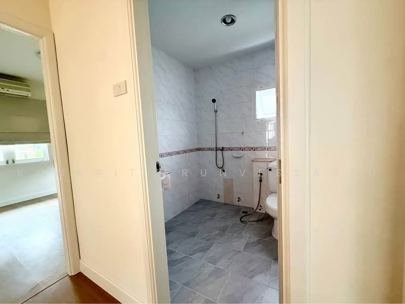 3-BR House, Bangkok, Lat Krabang, Bangkok, 3 Bedrooms, 204 sqm, Single Detached House For Sale, by Komkrit Arunvessased, 500467644 - DDproperty.com