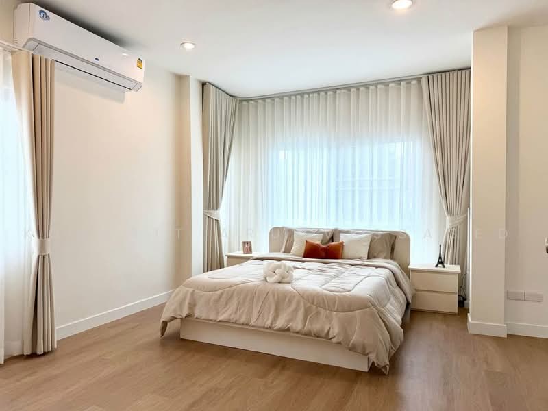 3-BR House, Bangkok, Lat Krabang, Bangkok, 3 Bedrooms, 204 sqm, Single Detached House For Sale, by Komkrit Arunvessased, 500467644 - DDproperty.com