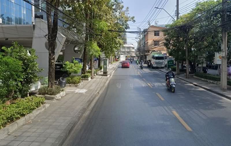 ขายที่ดินพร้อมสิ่งปลูกสร้าง ติดถนนวิภาวดีรังสิต ใกล้ มหาวิทยาลัยหอการค้าไทย, Bangkok, วิภาวดีรังสิต, Samsen Nai, Phaya Thai, Bangkok, , 6,800 sqm, Land For Sale, by คุณชาญยุทธ, 500467720 - DDproperty.com