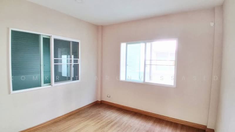 The Centro Watcharapol, Bangkok, Sukhaphiban 5 Road, O-Ngoen, Sai Mai, Bangkok, 4 Bedrooms, 220 sqm, Single Detached House For Sale, by Komkrit Arunvessased, 500467739 - DDproperty.com