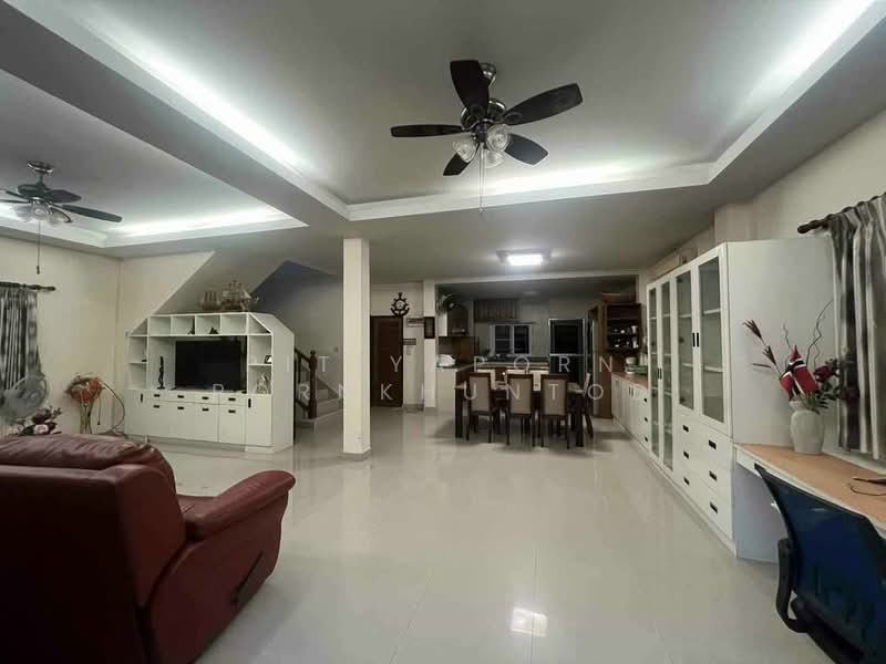 Royal View Village, Chon Buri (Pattaya), Soi Royal View Village, Nong Pru, Bang Lamung (Pattaya), Chon Buri (Pattaya), 4 Bedrooms, 325 sqm, Single Detached House For Rent, by Pitiyaporn Pornkhuntod, 500467760 - DDproperty.com