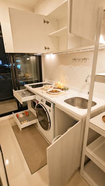 Life Asoke, Bangkok, Asoke-Dindang Road, Bang Kapi, Huai Khwang, Bangkok, 1 Bedroom, 30 sqm, Condo For Rent, by Rojjana Jindasri, 500467774 - DDproperty.com