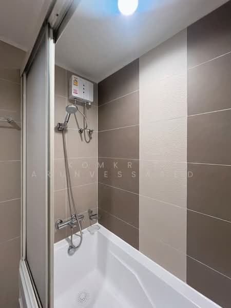 Lumpini Suite Pinklao, Bangkok, 1 Somdet Phra Pin Klao Rd, Bang Yi Khan, Bang Phlat, Bangkok, 2 Bedrooms, 64 sqm, Condo For Rent, by Komkrit Arunvessased, 500467796 - DDproperty.com