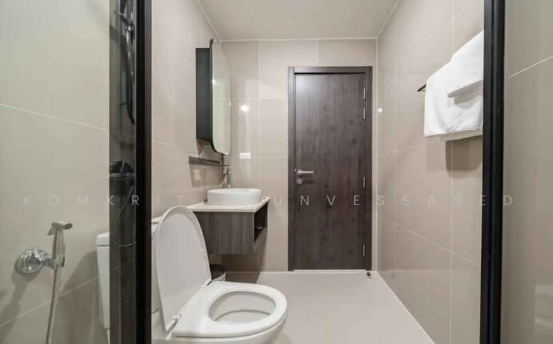XT Huaikhwang, Bangkok, 244 Ratchadaphisek Road, Huai Khwang, Bangkok, 2 Bedrooms, 55 sqm, Condo For Rent, by Komkrit Arunvessased, 500467887 - DDproperty.com
