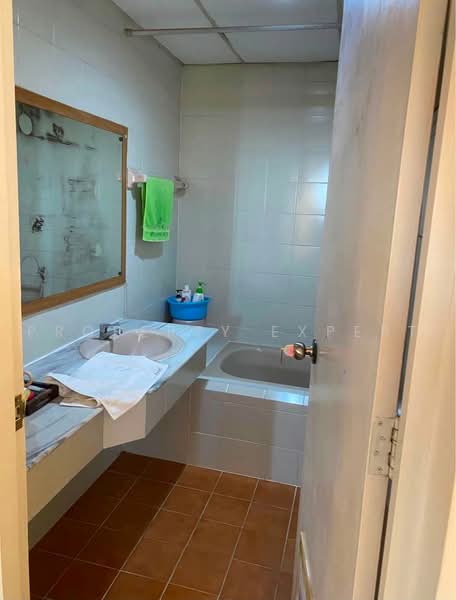 Tara Ruan Kaew, Bangkok, 19 Soi Ramkhamhaeng 43/1, Phlapphla, Wang Thonglang, Bangkok, 2 Bedrooms, 126 sqm, Condo For Sale, by Property Expert, 500468008 - DDproperty.com