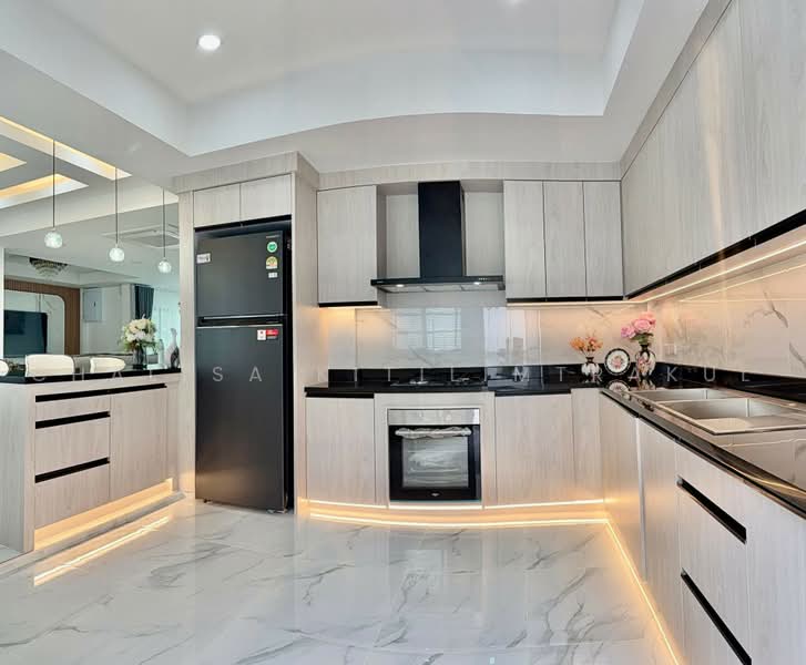 EDGE Central Pattaya, Chon Buri (Pattaya), Pattaya Sai Song, Bang Lamung, Bang Lamung (Pattaya), Chon Buri (Pattaya), 4 Bedrooms, 360 sqm, Condo For Sale, by Chalisa Kitilimtrakul, 500468185 - DDproperty.com