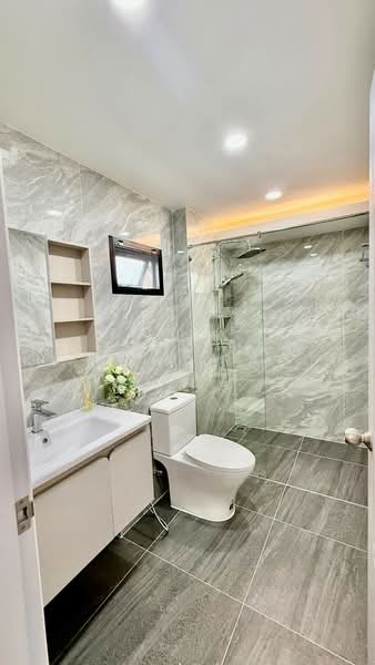 EDGE Central Pattaya, Chon Buri (Pattaya), Pattaya Sai Song, Bang Lamung, Bang Lamung (Pattaya), Chon Buri (Pattaya), 4 Bedrooms, 360 sqm, Condo For Sale, by Chalisa Kitilimtrakul, 500468185 - DDproperty.com