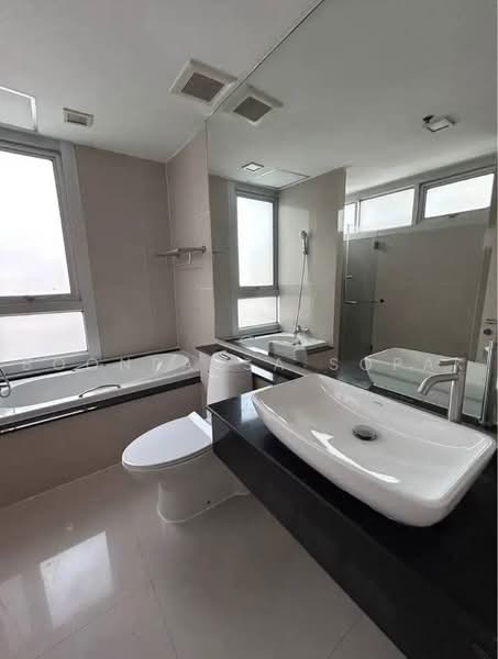 Nusasiri Grand, Bangkok, Soi Sukhumvit 42, Phra Kanong, Khlong Toei, Bangkok, 3 Bedrooms, 130 sqm, Condo For Rent, by Boonraksa Sopak, 500468313 - DDproperty.com